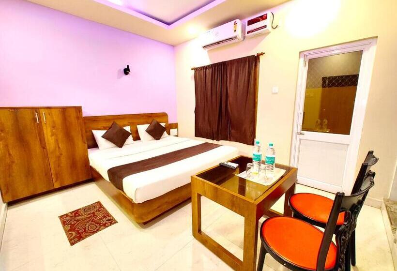 اتاق لوکس با تخت بزرگ, Goroomgo Blue Sagar Puri Near Sea Beach   Newly And Decorated Room With Fully Air Conditioning  Lift