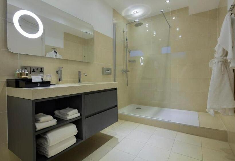 프리미엄 스튜디오, Fraser Suites  Abuja