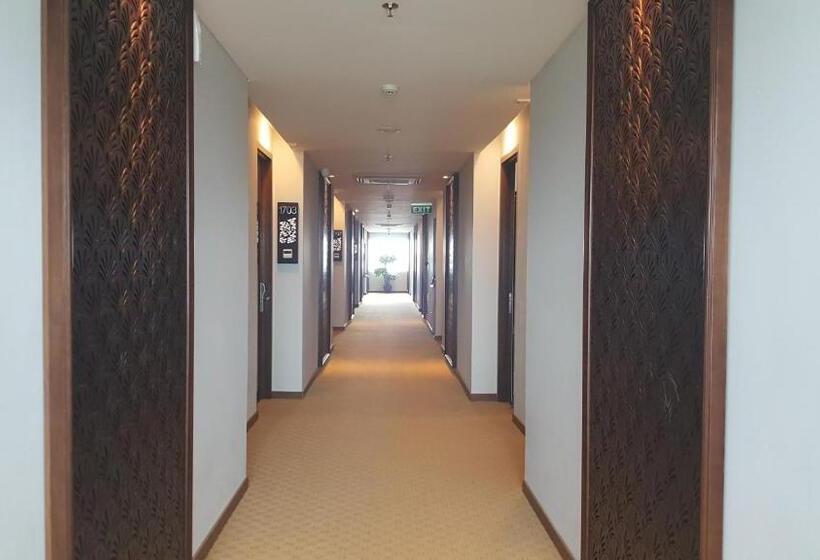 디럭스 스위트, Arthama Hotels Makassar