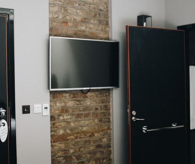 Номер Deluxe, Camden Enterprise