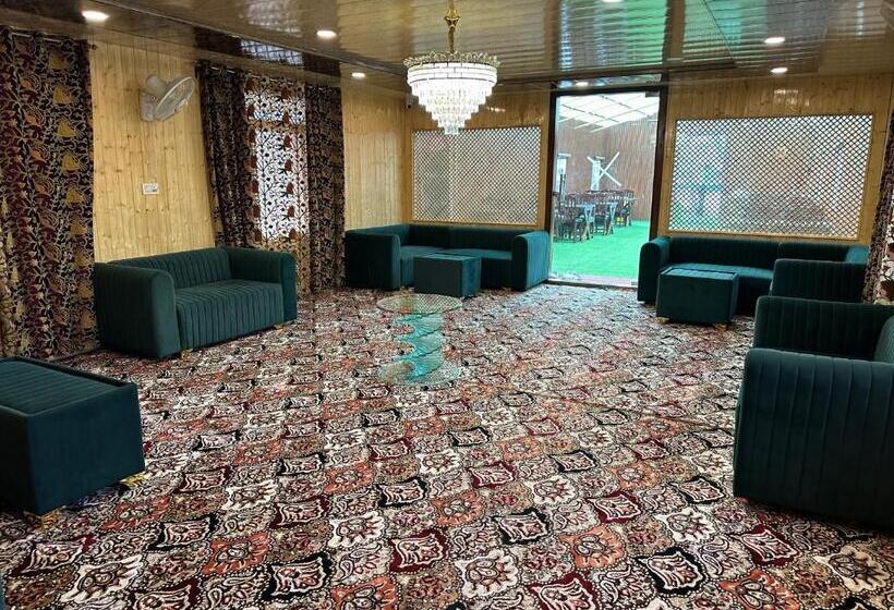 سوییت خانوادگی, The Heritage Safina Group Of Houseboats