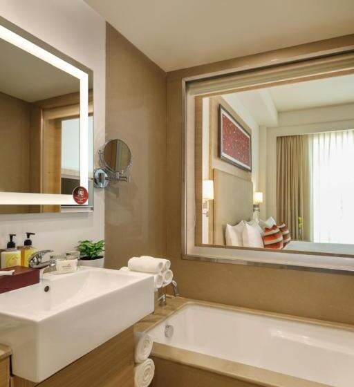Люкс Повышенной Комфортности, Sandal Suites By Lemon Tree Hotels