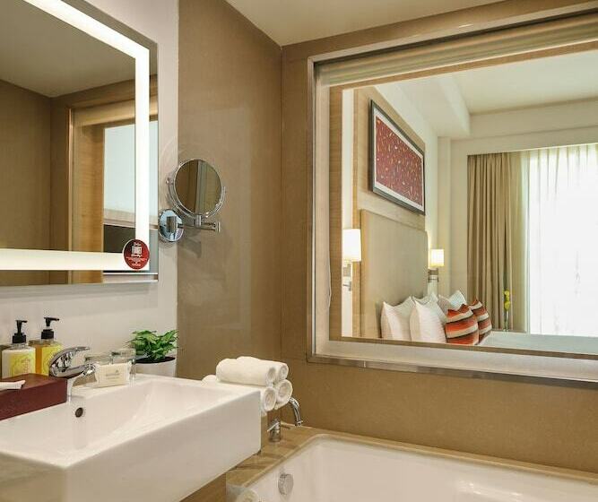 Люкс Повышенной Комфортности, Sandal Suites By Lemon Tree Hotels