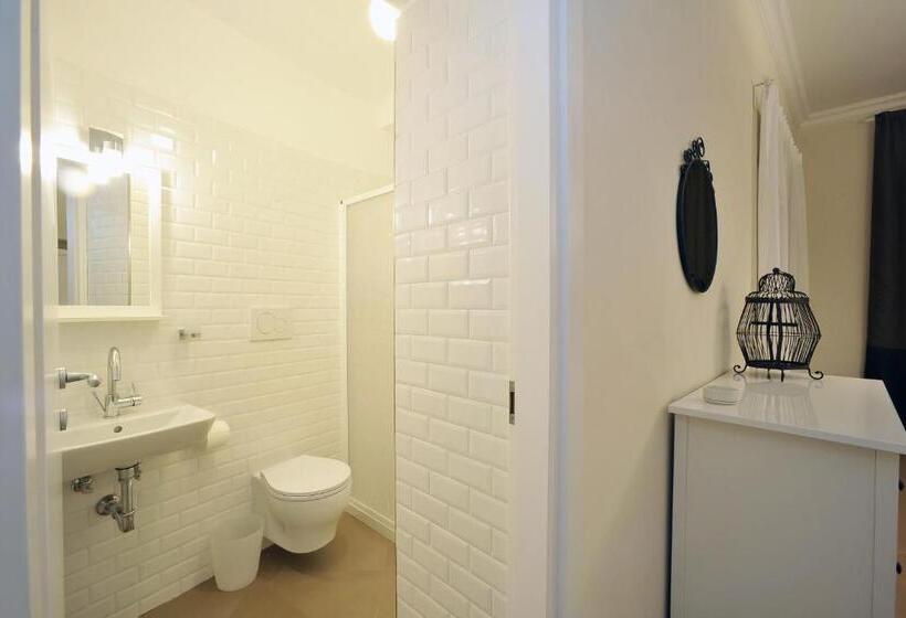 Номер Стандарт Трехместный, A Due Passi B&b