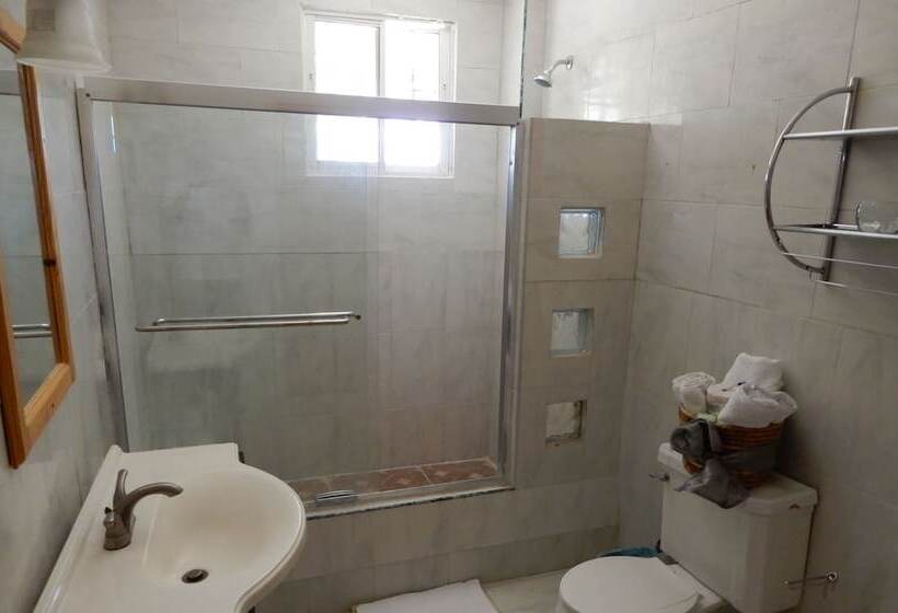 اتاق استاندارد یک نفره, Hôtel Villa Lamarre