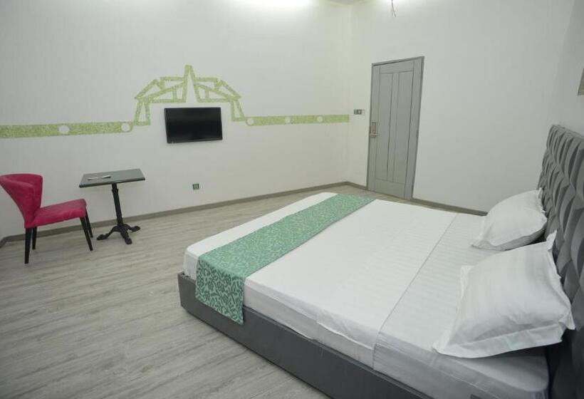 디럭스 룸 킹사이즈 침대, Jess Hotel Kpalimé