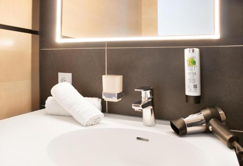 Номер Стандарт Адаптированный для Инвалидов, Ku Hotel By Wmm Hotels