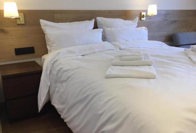 Номер Deluxe, Dharma City