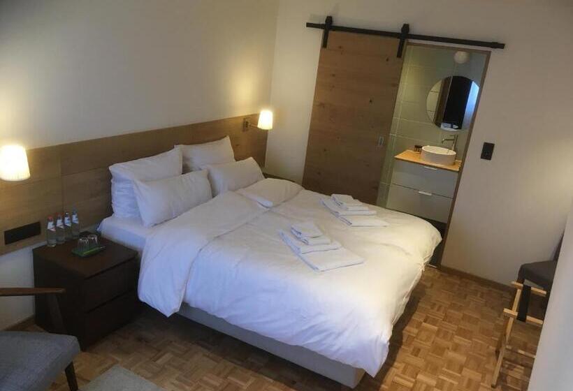 Номер Deluxe, Dharma City