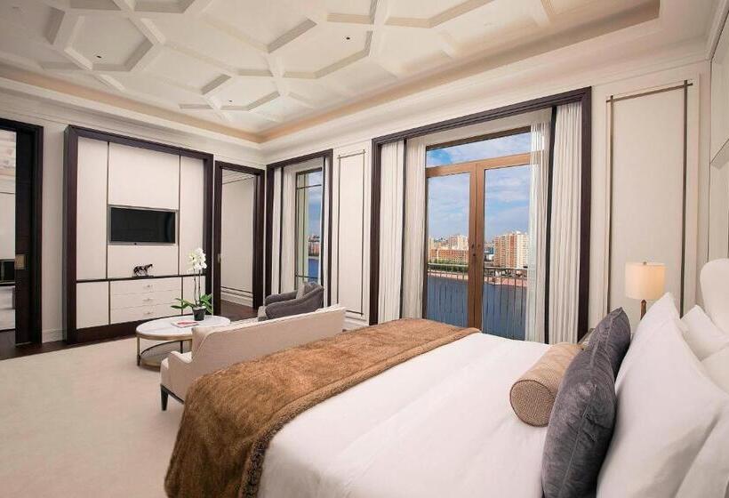 سوئیت با چشم‌انداز رودخانه, The St. Regis Astana