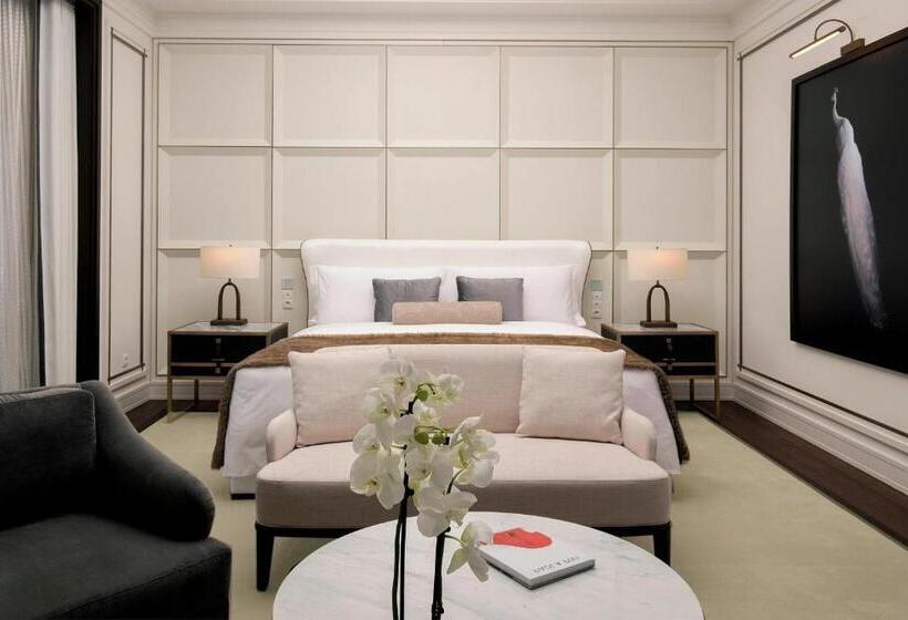 سوئیت با چشم‌انداز رودخانه, The St. Regis Astana