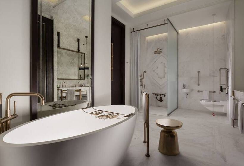 Deluxe room with river view, The St. Regis Astana