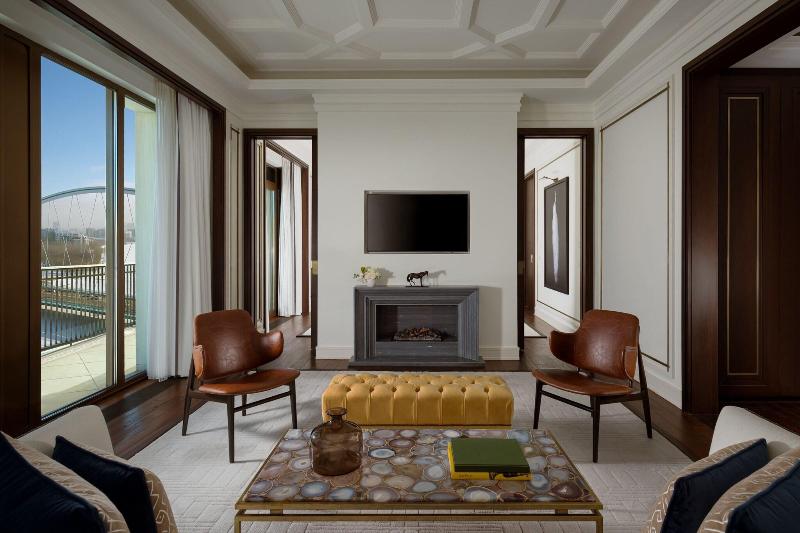 سوئیت با چشم‌انداز رودخانه, The St. Regis Astana