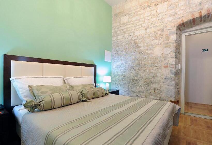 Chambre Supérieure, Palace Augubio