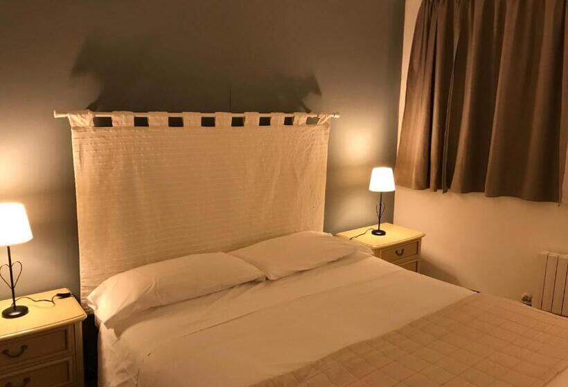 اتاق استاندارد, Venice And Venice Apartments   Private Rooms In Shared Apartment