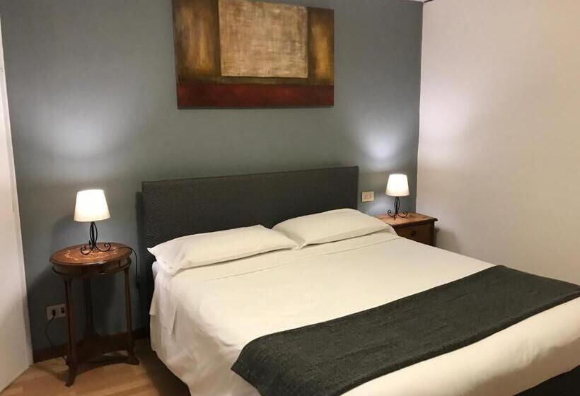 اتاق سوپریور با تخت بزرگ, Venice And Venice Apartments   Private Rooms In Shared Apartment