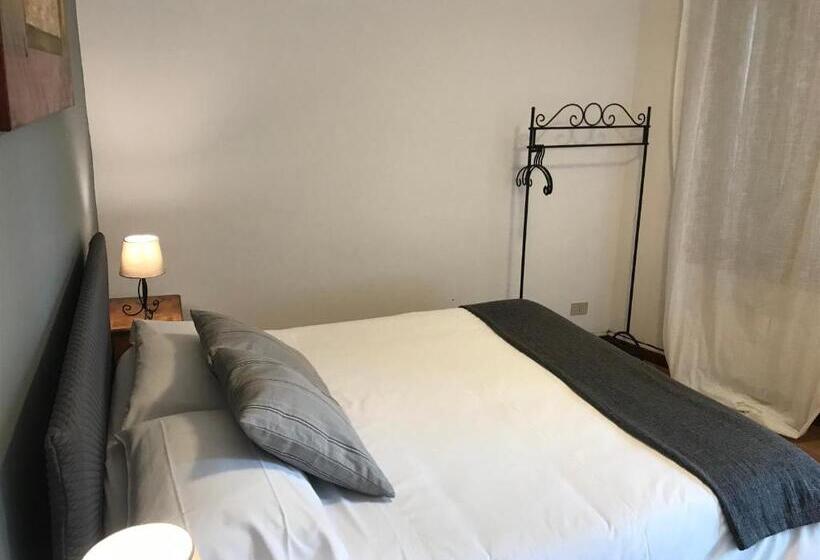 اتاق سوپریور با تخت بزرگ, Venice And Venice Apartments   Private Rooms In Shared Apartment