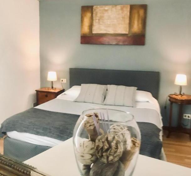 اتاق سوپریور با تخت بزرگ, Venice And Venice Apartments   Private Rooms In Shared Apartment