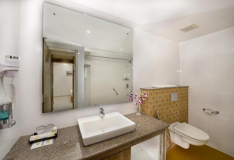 Classic room with balcony, Sterling Goa Varca