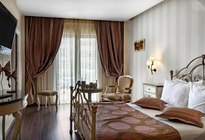 جناح جونيور مطلّ علي حمام السباحة, Danai Hotel & Spa