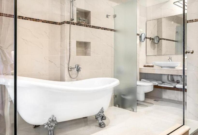 جناح جونيور مطلّ علي حمام السباحة, Danai Hotel & Spa