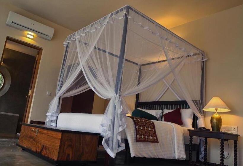 Juniorsvit, Kings Pavilion Luxury