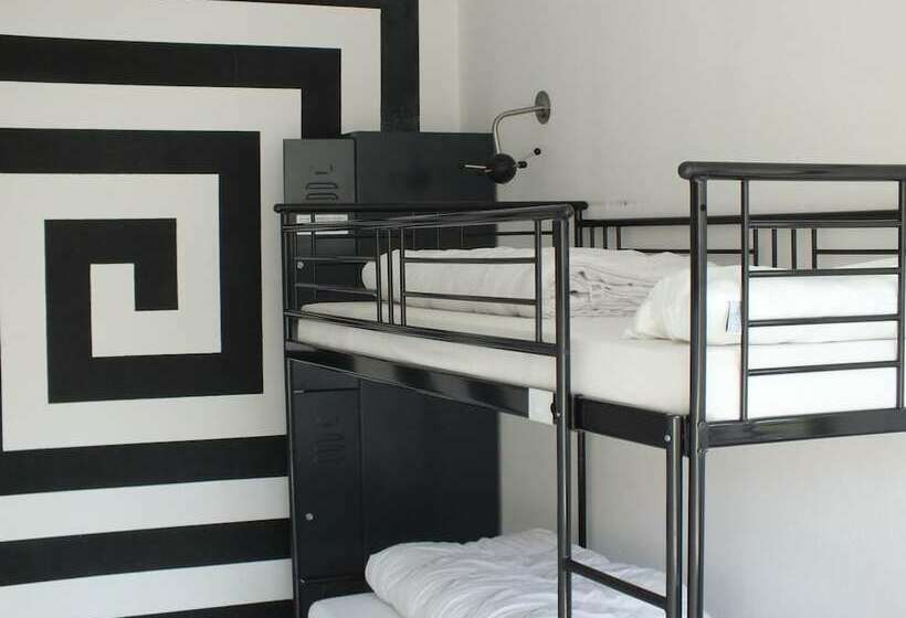 Номер Стандарт, Max Hostel