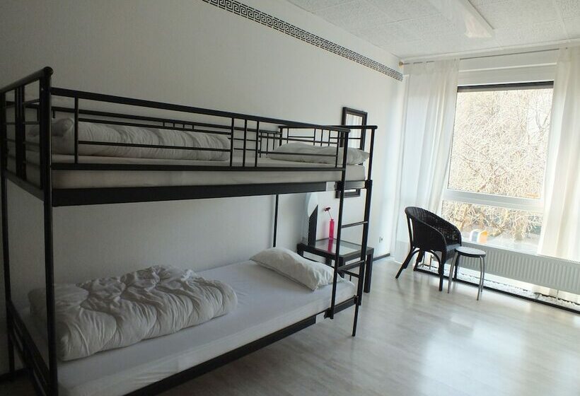 Номер Стандарт, Max Hostel