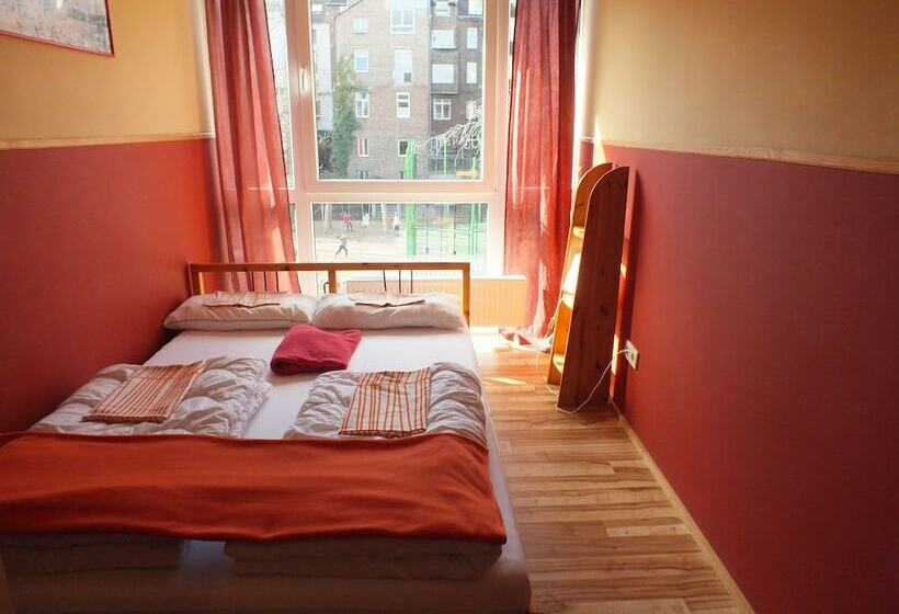 Standard Szoba, Max Hostel