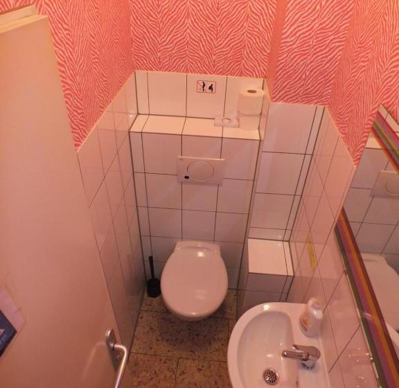 Standard Szoba, Max Hostel