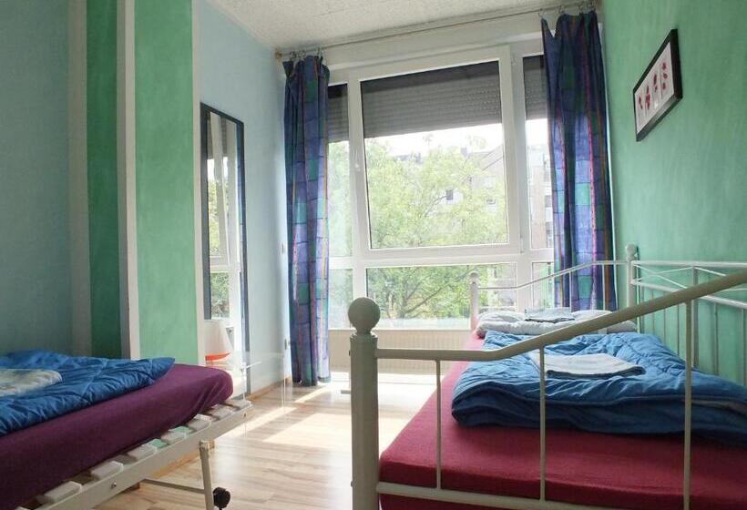 Номер Стандарт, Max Hostel