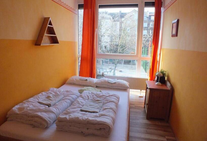 Номер Стандарт, Max Hostel