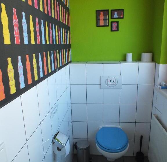 Кровать в Общей Комнате, Max Hostel