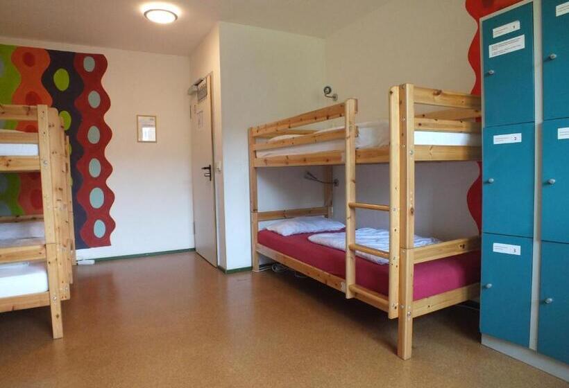 Кровать в Общей Комнате, Max Hostel