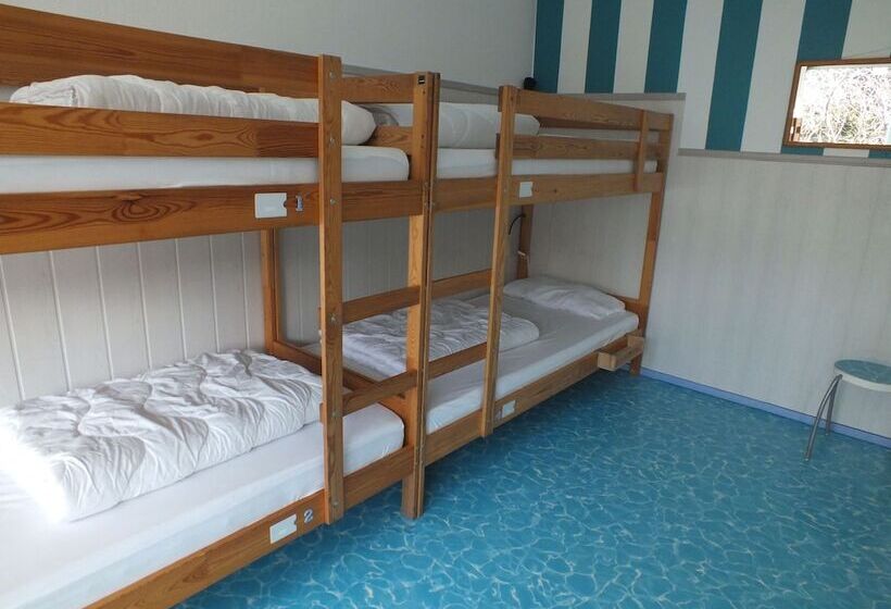 Кровать в Общей Комнате, Max Hostel