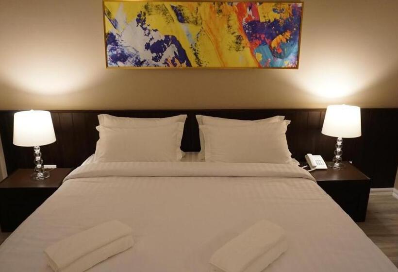 سوییت جونیور, Taris Art Hotel Phrae