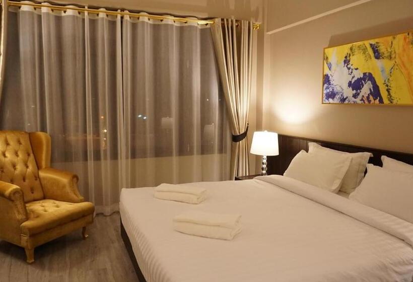 سوییت جونیور, Taris Art Hotel Phrae