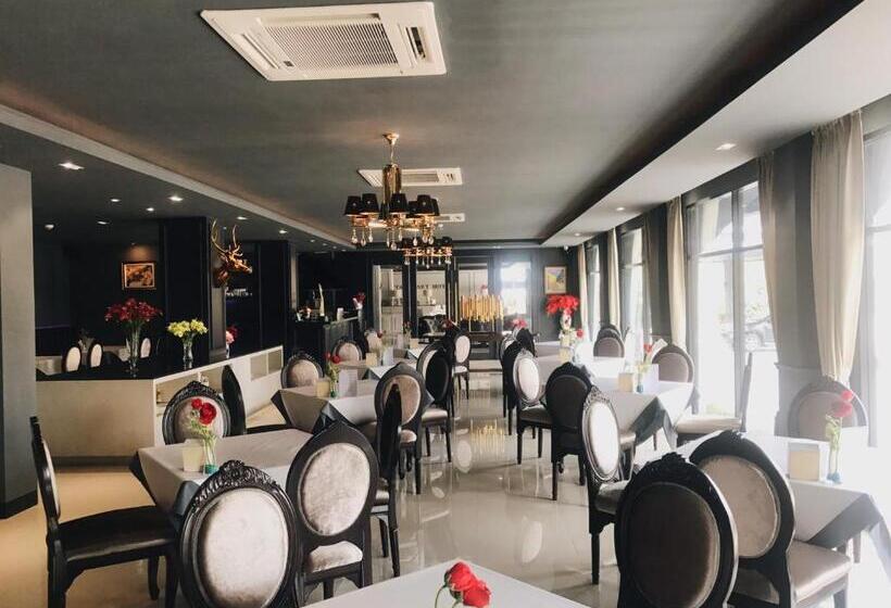 سوییت جونیور, Taris Art Hotel Phrae