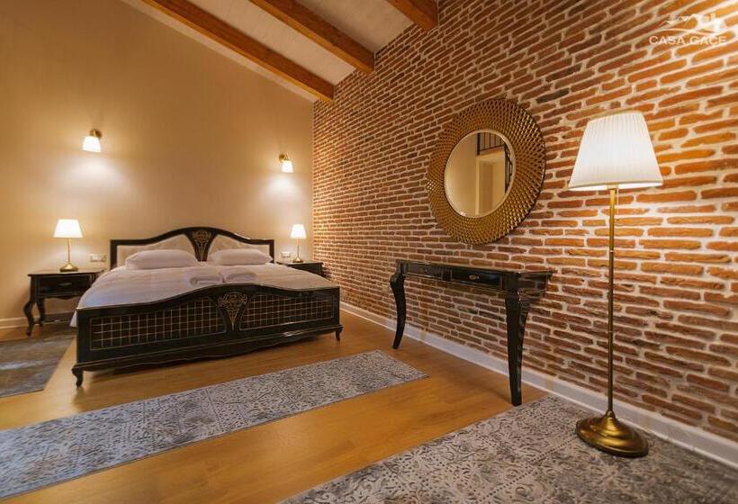 سوئیت با بالکن, Casa Gaçe