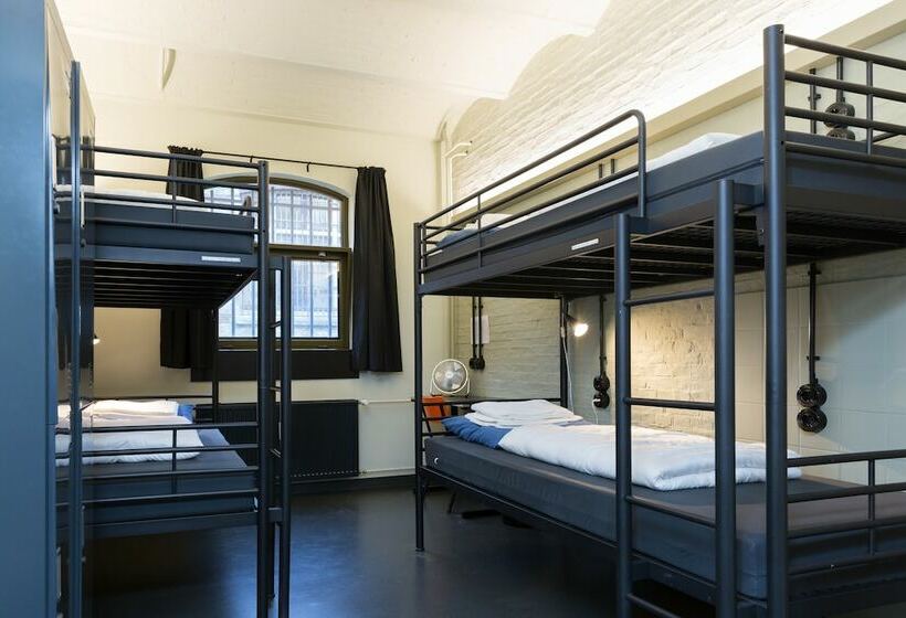 스탠다드 4인용 룸 공용 욕실, Alibi Hostel Leeuwarden
