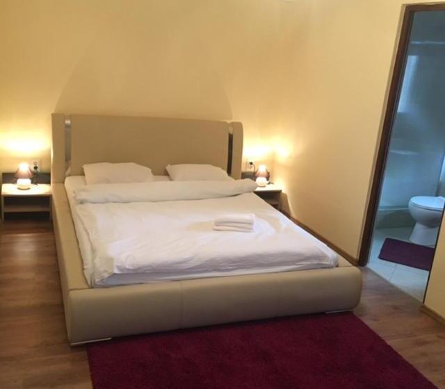 اتاق ساده سه‌ نفره, Casa Aurelia