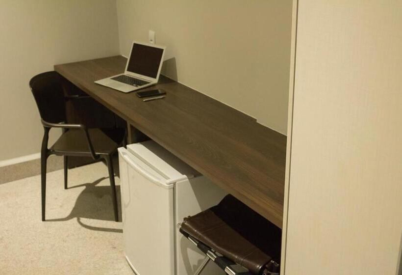 غرفة قياسية فردية, Real Executive