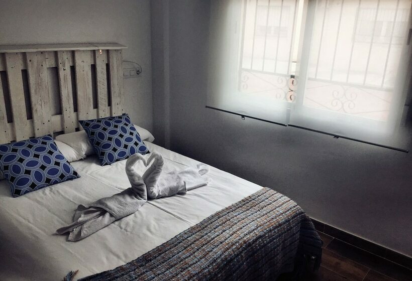 Номер Стандарт, Hostal Ciempozuelos, Cerca Del Parque Warner Y Madrid