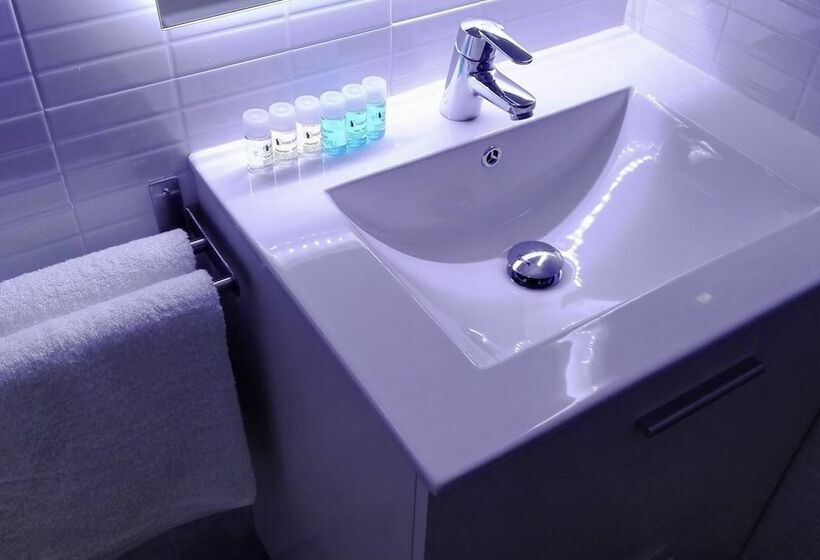 Номер Стандарт, Hostal Ciempozuelos, Cerca Del Parque Warner Y Madrid