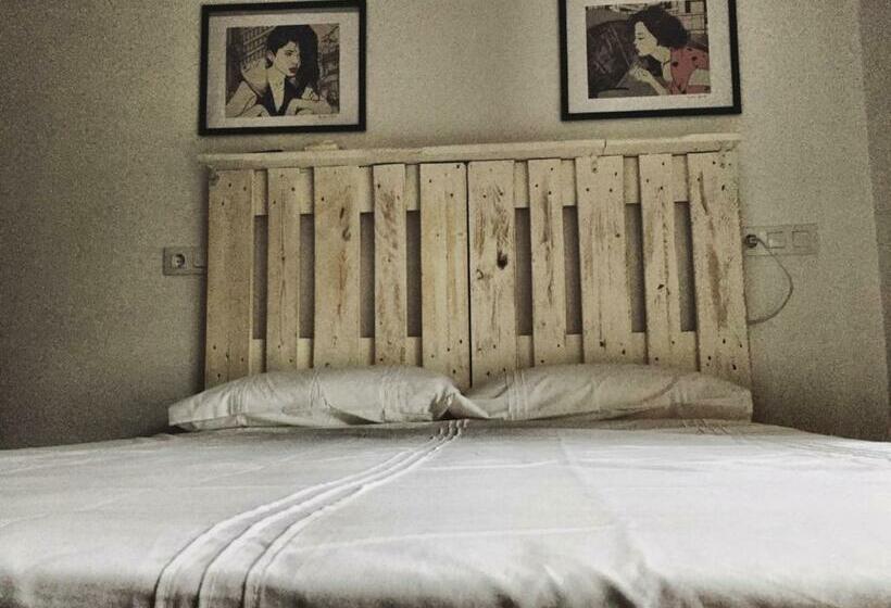 Номер Стандарт, Hostal Ciempozuelos, Cerca Del Parque Warner Y Madrid