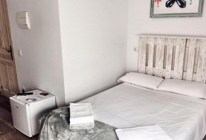 Номер Стандарт, Hostal Ciempozuelos, Cerca Del Parque Warner Y Madrid