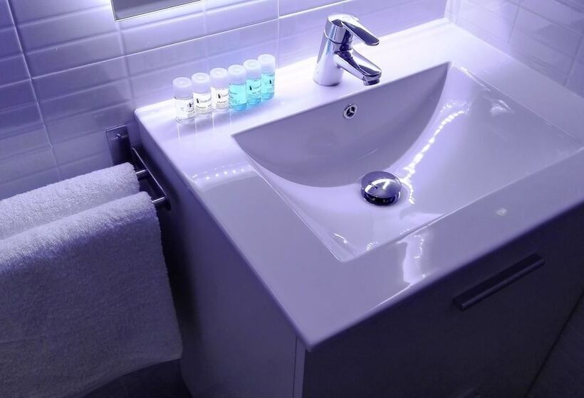 Номер Deluxe, Hostal Ciempozuelos, Cerca Del Parque Warner Y Madrid