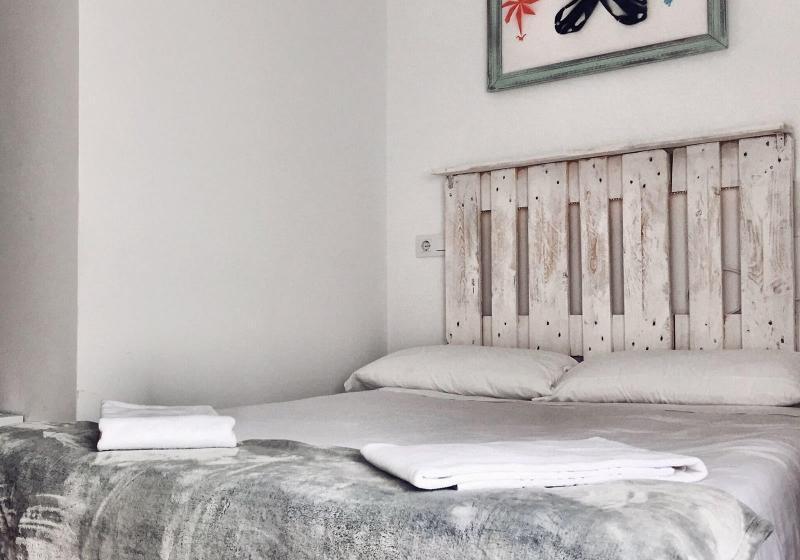 Номер Стандарт, Hostal Ciempozuelos, Cerca Del Parque Warner Y Madrid