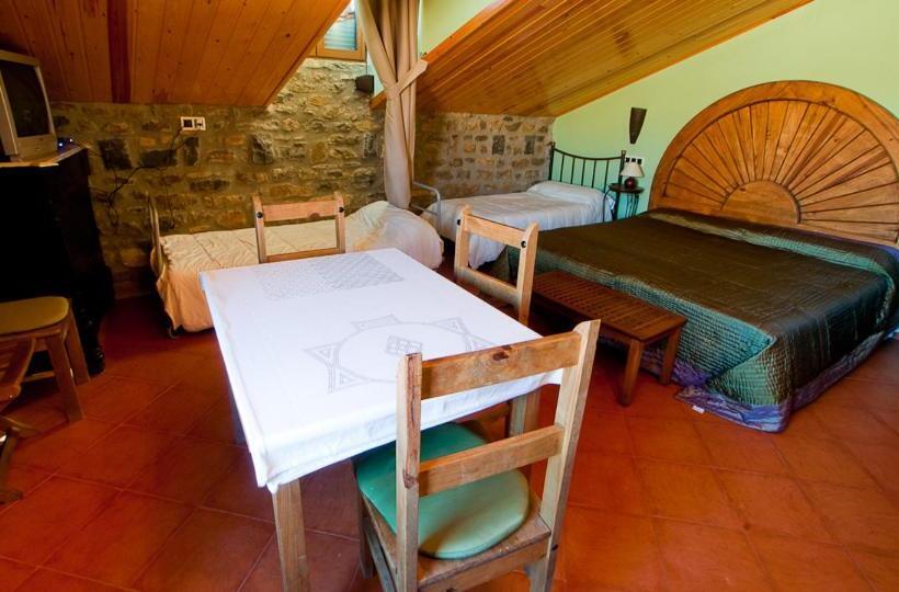 اتاق استاندارد چهار تخته, Villa Románica