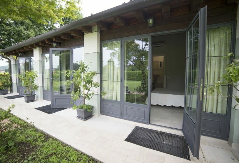 Трехместный Номер Стандарт Вид на Сад, Villa Franca In Franciacorta